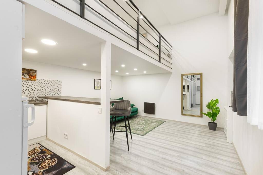 Apartament E39 Eotvos *