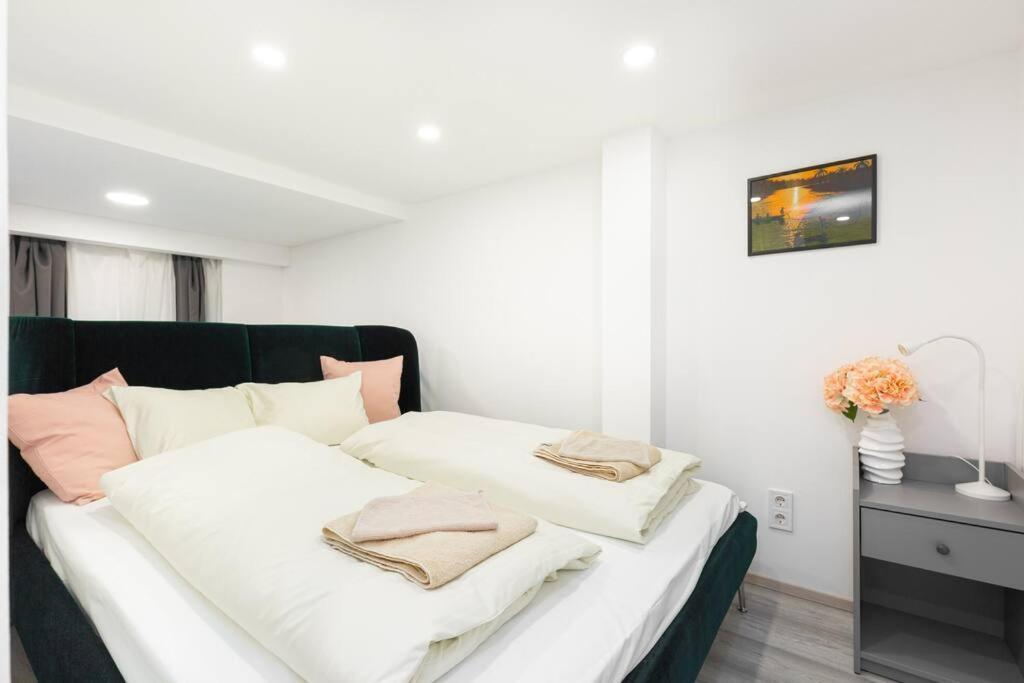 E39 Eotvos Apartament *